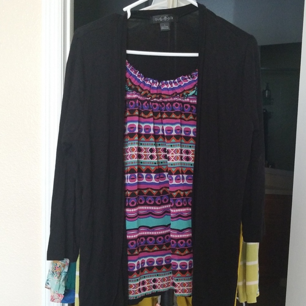 3/4 length patterned/black top